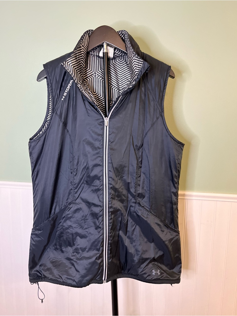 Under Armour Storm Primaloft Black Zip-Up Synthetic Down Vest. Size M